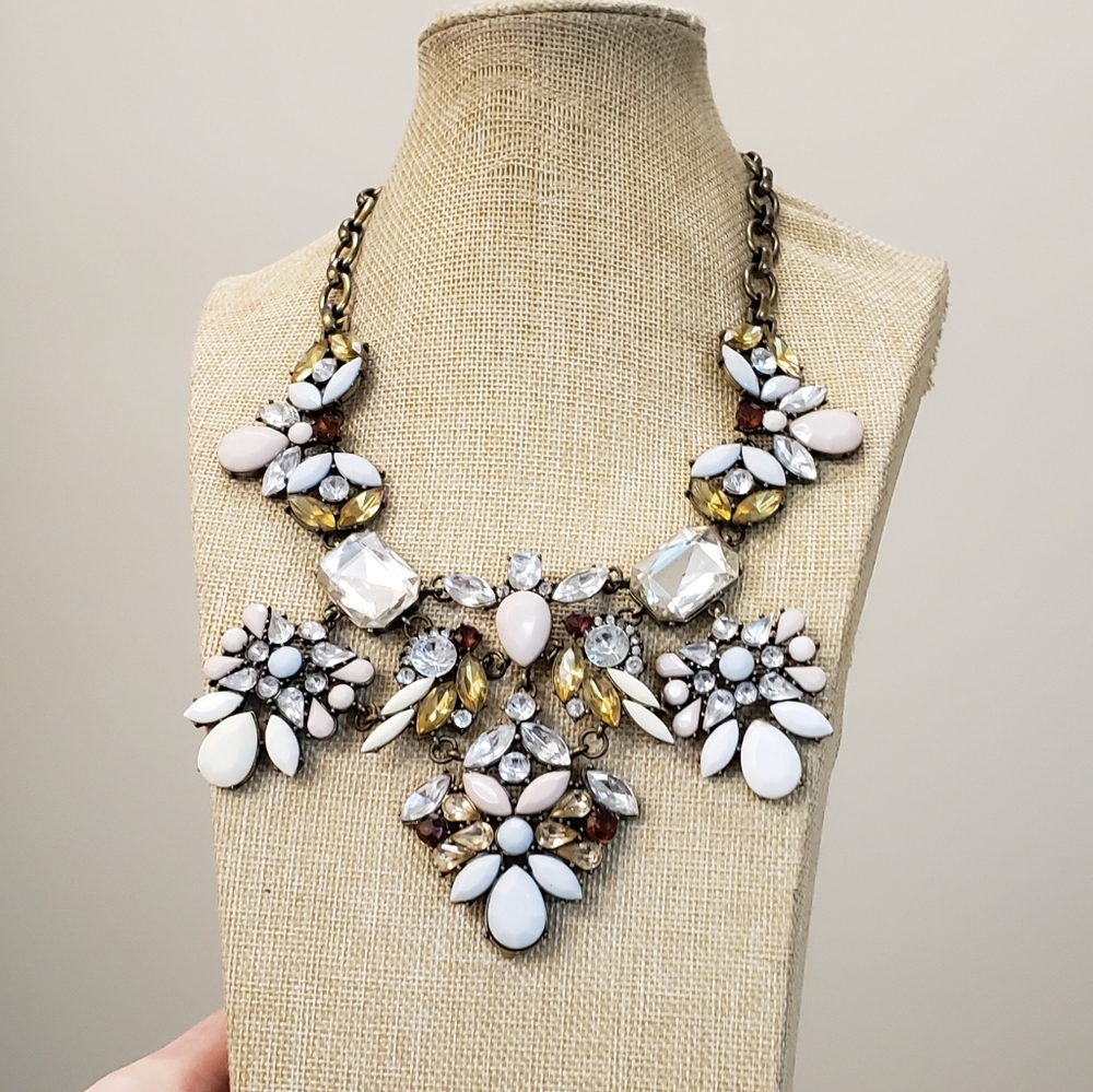 Vintage, luxe glass crystal brass tone jeweled bib statement necklace - Picture 12 of 16